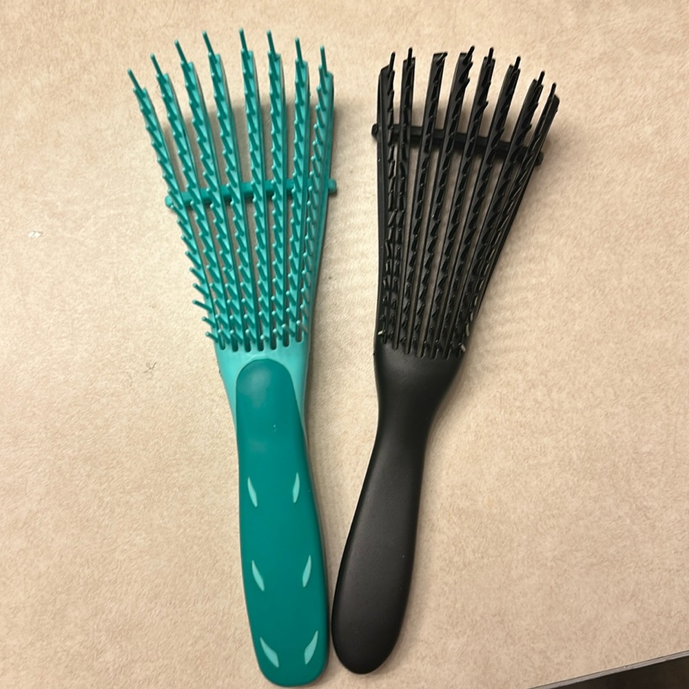 NEW! 2 type 4 hair brushes (detangler for kinky, coily, curly hair)